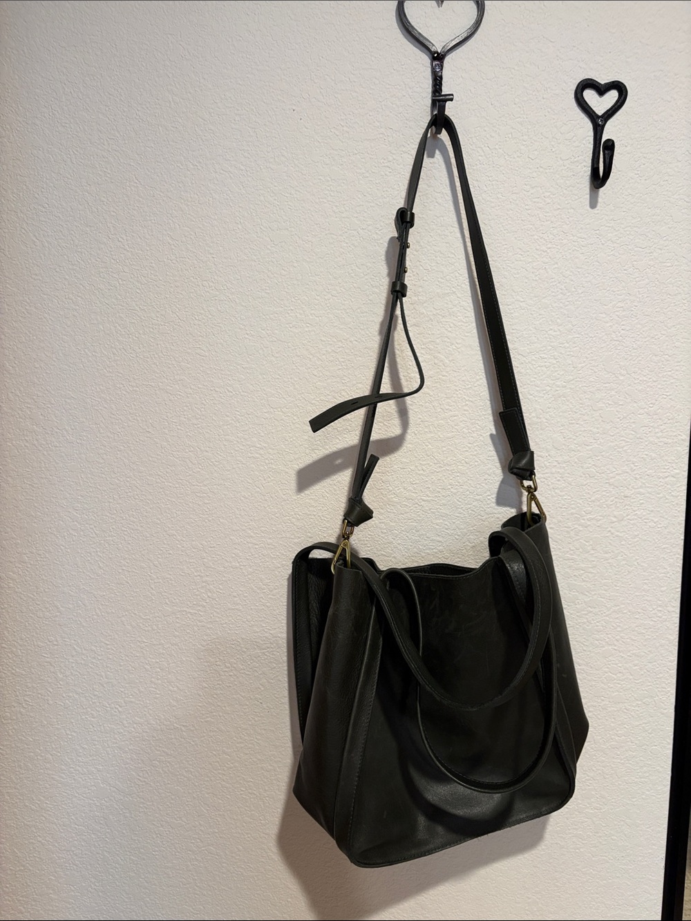 Madewell Classic Women’s Leather Tote Bag in Dark Green
In excellent condition - Picture 3 of 4